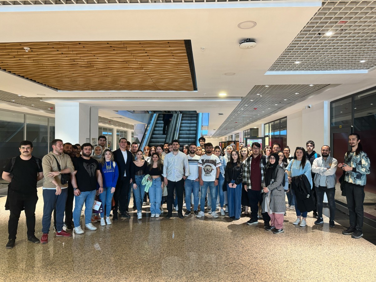 Vezüve E-İhracat Ajansı Kurucusu öğrencilerimizle bir araya geldi